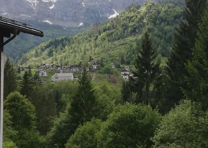 Grande Nella Piccola Cortina *